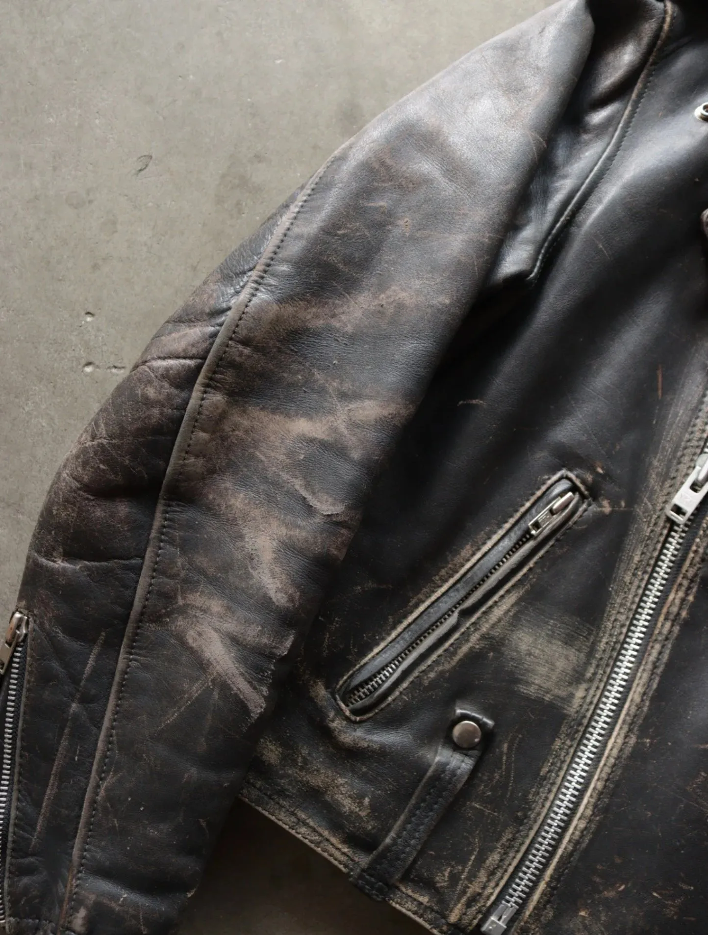 1970S HARLEY DISTRESSED LEATHER BIKER JACKET